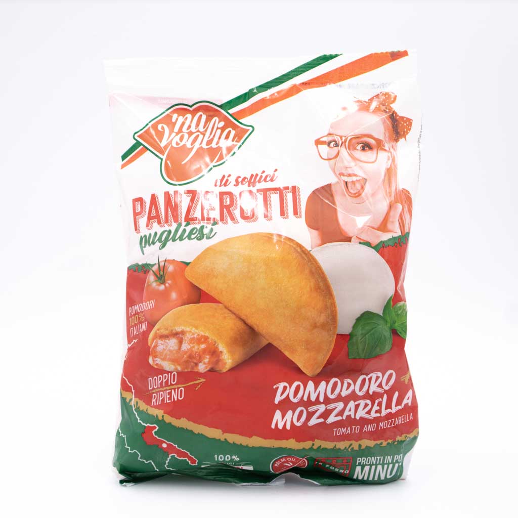 Le ricette di Serena - Panzerotti fritti 100g acqua frizzante 100g latte  intero 1/2 cubetto di lievito di birra 10g di zucchero 400g di farina 0 30g  olio evo Sale q.b. Olio